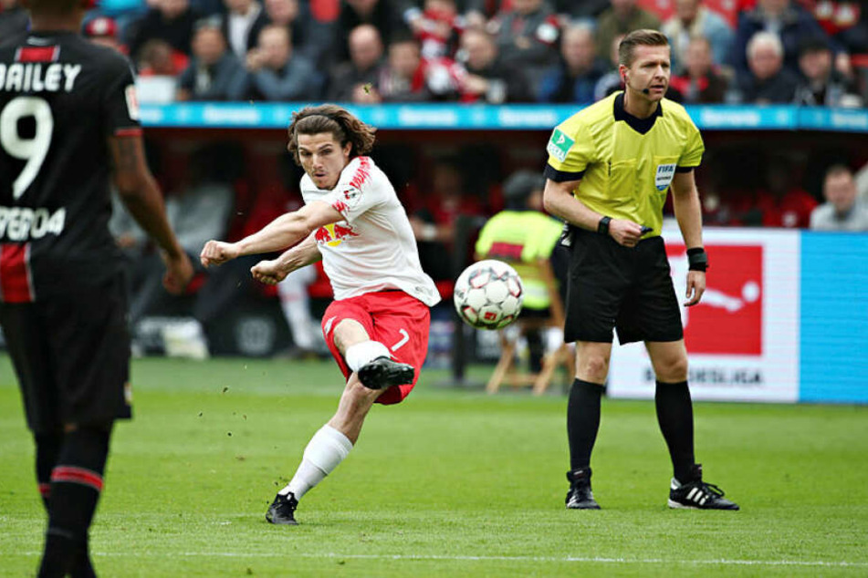 Erzielte mit einem direkt verwandelten Freistoß den zwischenzeitlichen 1:1-Ausgleich: Marcel Sabitzer (M.).