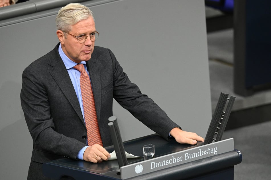 Für den stellvertretenden Vorsitzenden der Union-Fraktion Norbert Röttgen (60, CDU) ist das Verhalten des Verteidigungsministers unverständlich. (Archivbild)