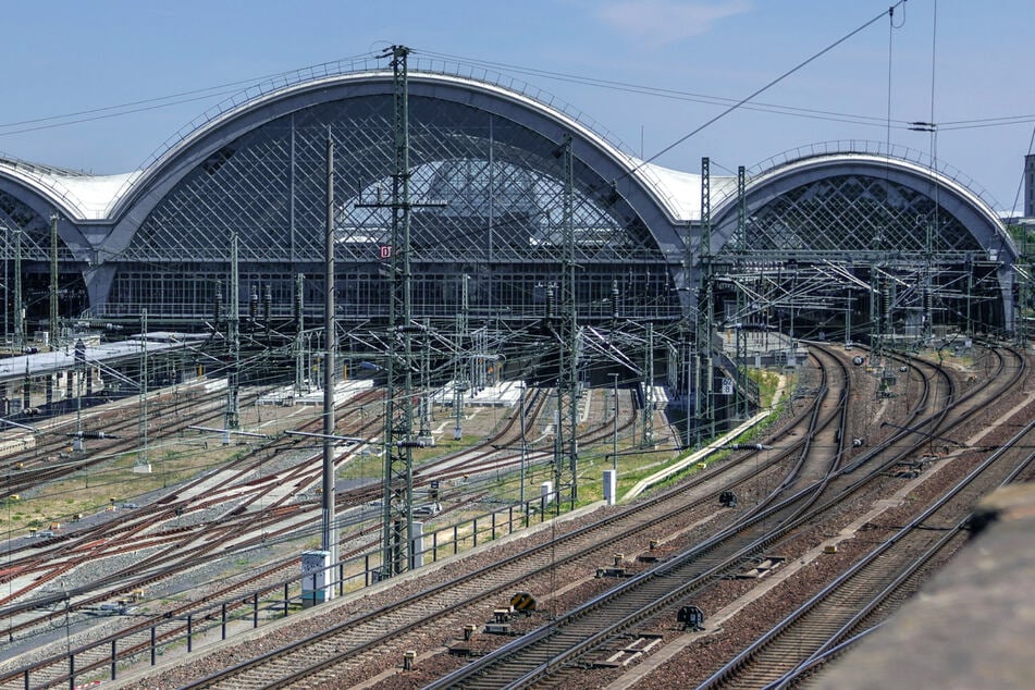 Unangekündigt startete der RE20 vor einer Woche im Dresdner Hauptbahnhof von einem anderen Gleis. (Archivbild)