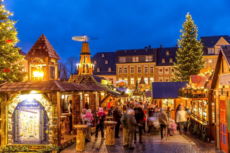 Der stimmungsvolle Annaberger Weihnachtsmarkt zählt zu den beliebtesten im Erzgebirge.