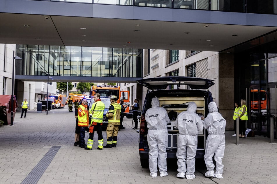Am Tatort sicherte die Polizei nach dem Angriff Spuren.
