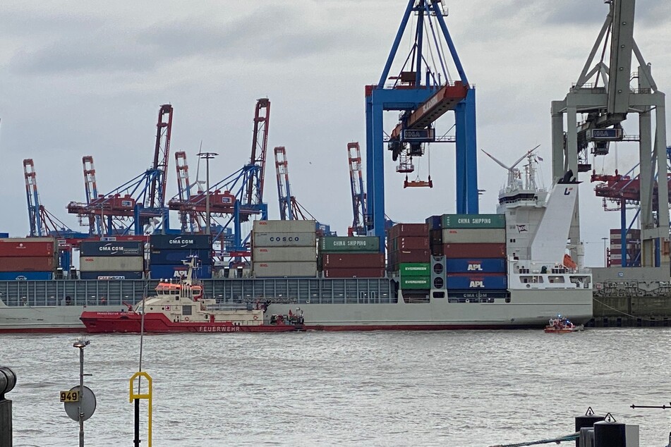 Im Frachtraum des Schiffes brach das Feuer aus.