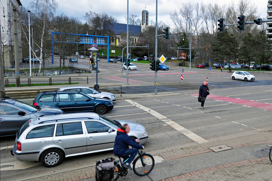 Am Mittwoch wird die Reichsstraße zwischen Zwickauer Straße und Weststraße kurzzeitig voll gesperrt. (Archivbild)