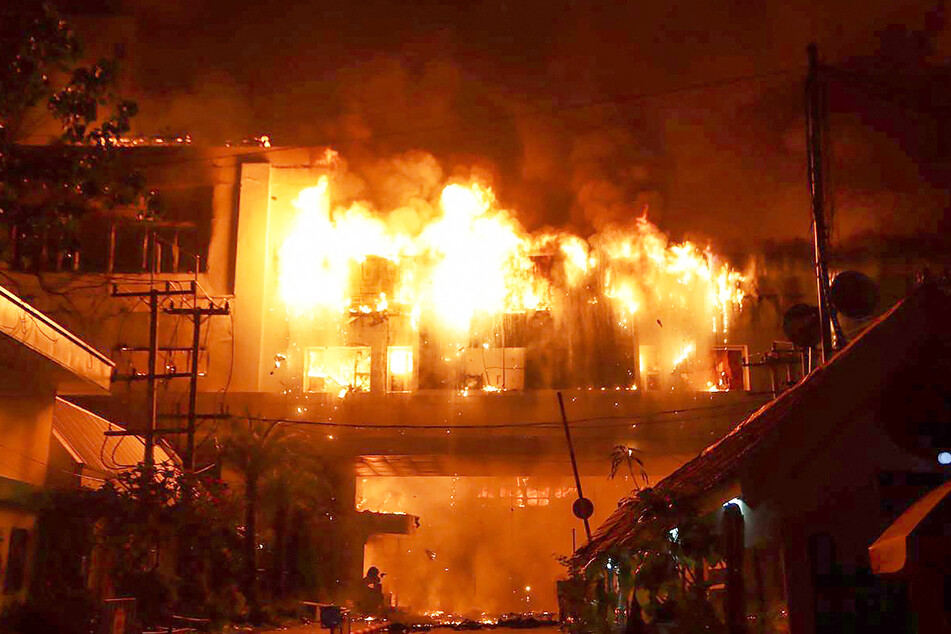 Das Kasino-Hotel fiel einem Flammenmeer zum Opfer.