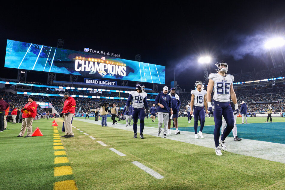 The Titans walk off the field as the Jags are crowned AFC South division champions.