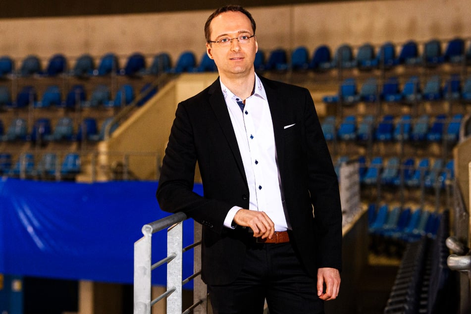 Eislöwen-Sportdirektor Matthias Roos (42).