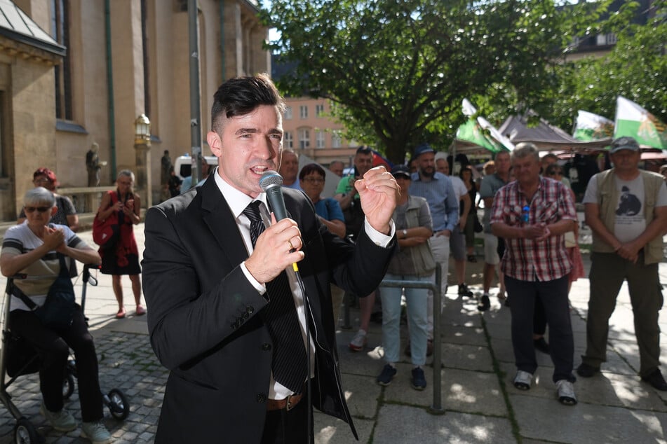 Martin Sellner (36) sprach davon, nicht in Distanzierungswahn zu verfallen. (Archivbild)