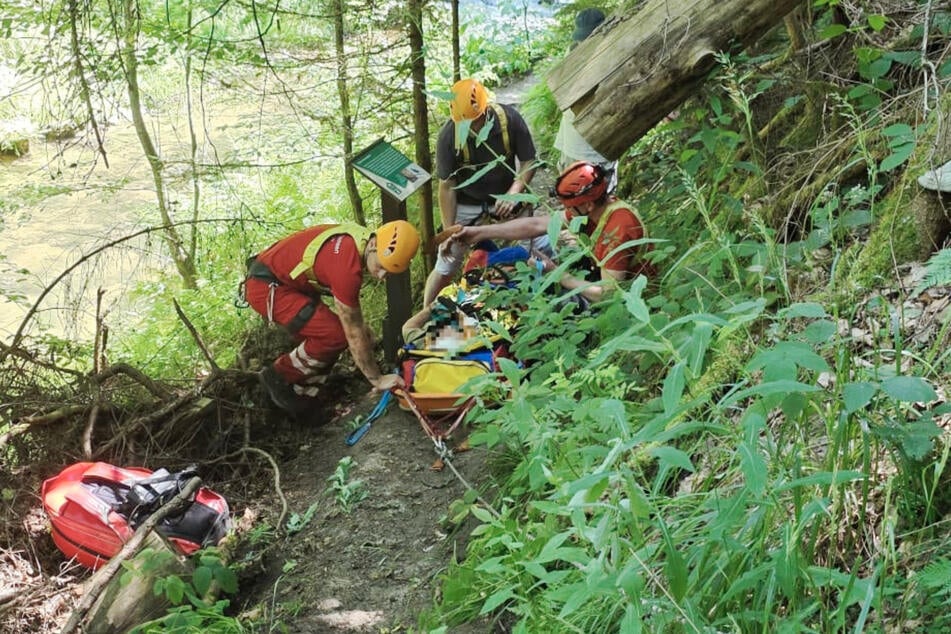 Eine Seniorin stürzte auf der Wanderroute - ein Fall für die Bergwacht.