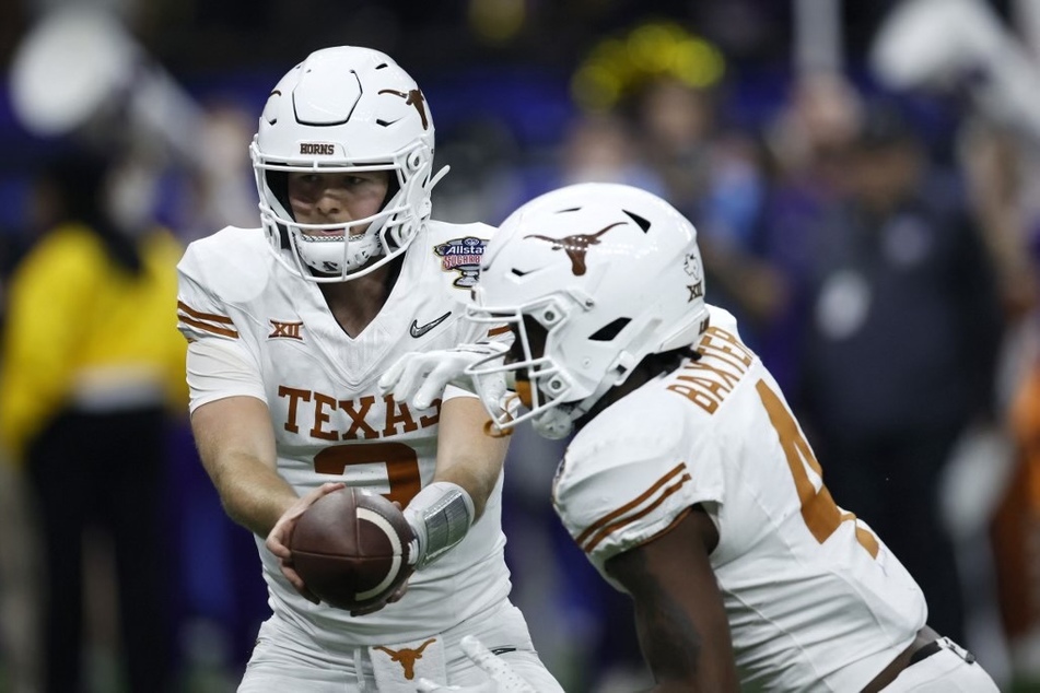 Texas offense is shaping up well as they prepare for their debut in the SEC conference with Quinn Ewers (l.) as starting quarterback.