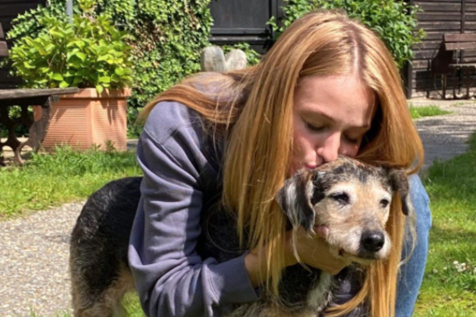 Vanessa Tamkam (24) beim Besuch im Tierheim Bergheim bei Köln.