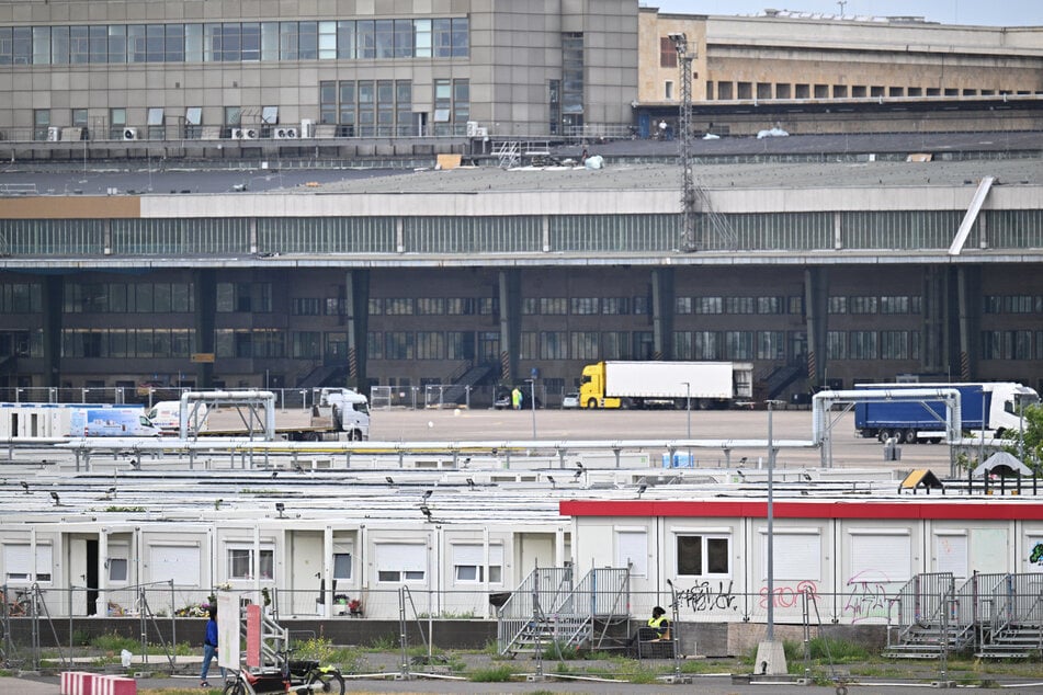 Bei der Flüchtlingsunterkunft am Tempelhofer Feld sollen weitere Kapazitäten geschaffen werden.