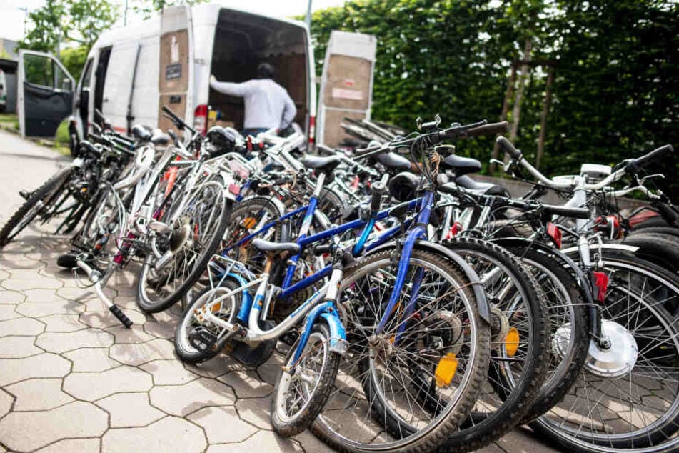 Auch diese Fahrräder sind gestohlen und von der Polizei sichergestellt worden.