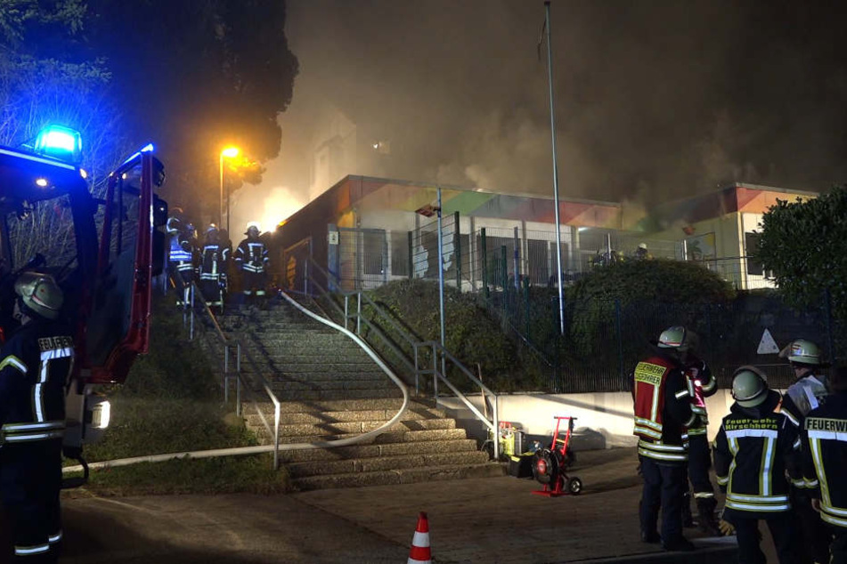 Um das Feuer löschen zu können, wurde aus anderen Gemeinden Verstärkung angefordert