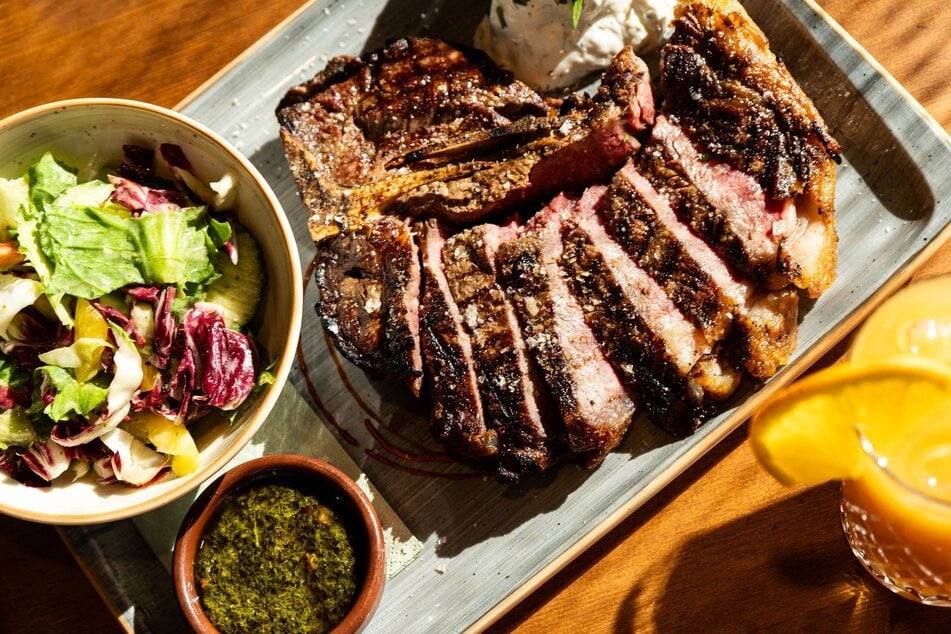 Lasst Euch die Vielfalt an saftigen Steaks direkt vom Spieß schmecken.
