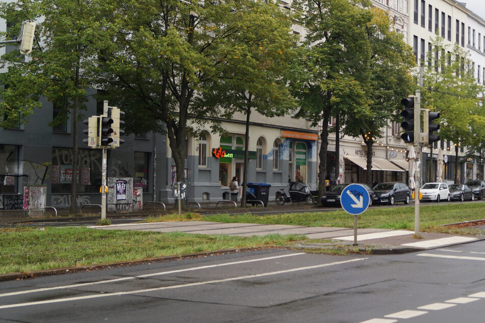 Tram erfasst 10-jährige Kinder auf Karl-Liebknecht-Straße: Polizei sucht Zeugen