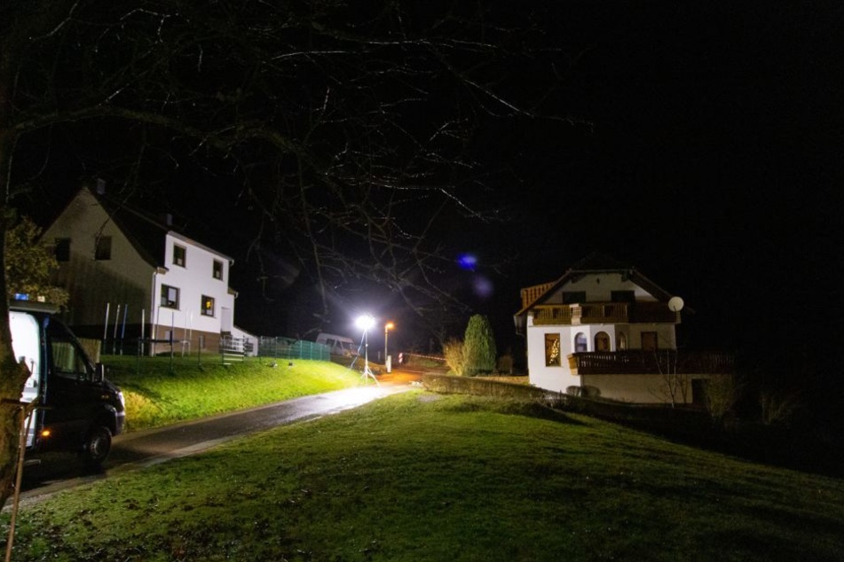 Hier verschanzte sich der Verdächtige und leistete sich einen Schusswechsel mit der Polizei.