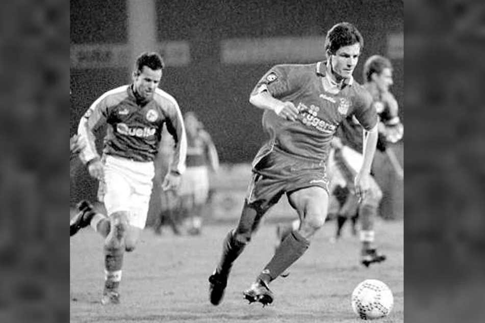 1998 war Jens Härtel noch für den FSV Zwickau am Ball, hier im Spiel gegen Greuther Fürth.