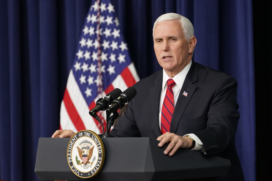 US-Vize Mike Pence (61) hat die sofortige Absetzung Trumps offiziell abgelehnt, weil dies weder im Interesse der Nation noch im Einklang mit der Verfassung sei und einen "schrecklichen Präzedenzfall" schaffen würde.