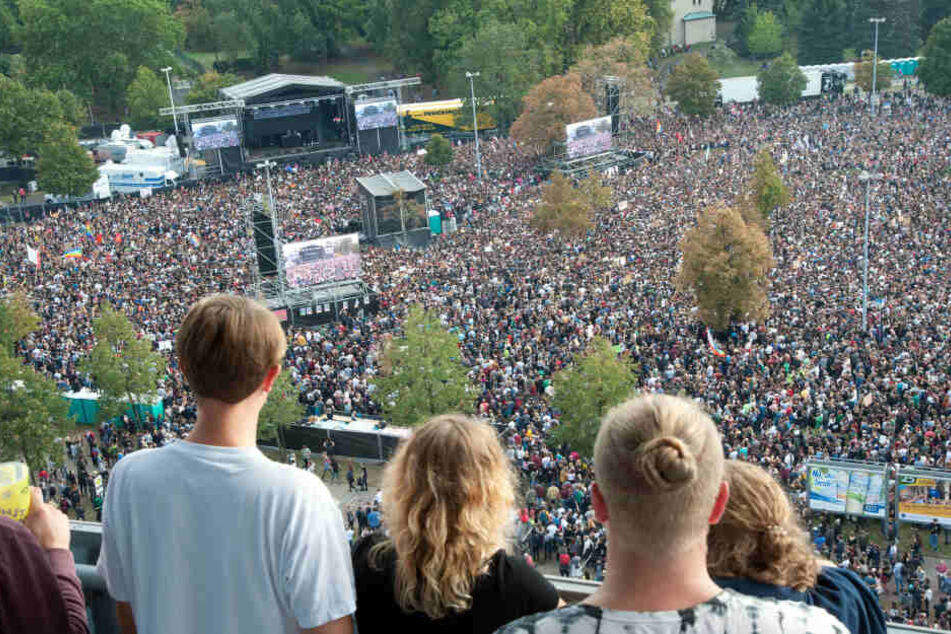 65.000 Besucher zog das Wir-sind-mehr-Konzert in Chemnitz an, machten diesen Satz zum wichtigsten Hashtag bei Twitter.
