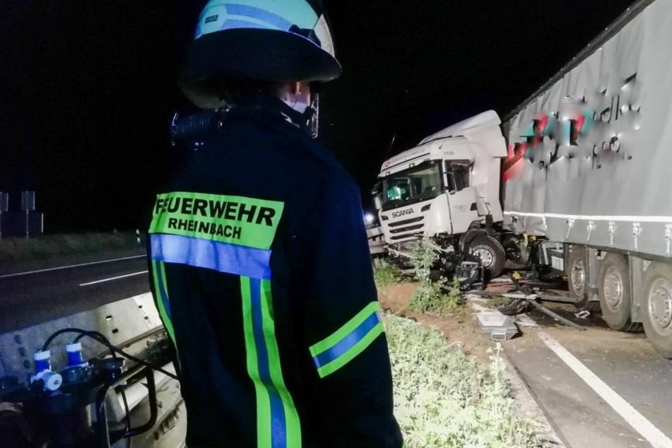 Die Feuerwehr war mehrere Stunden im Einsatz auf der A61.