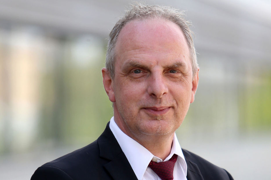 SPD-Mann Detlef Müller (54) will ab 2020 mehr Busse und Bahnen fahren lassen.