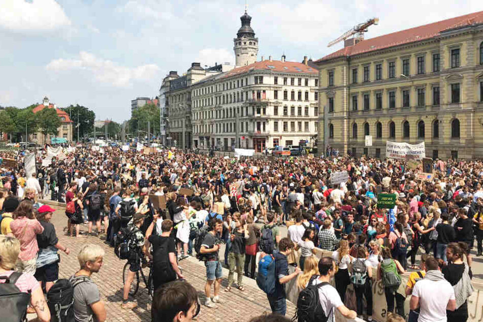 Tausende demonstrierten in der vergangenen Woche vor dem Bundesverwaltungsgericht in Leipzig für den Klimaschutz.