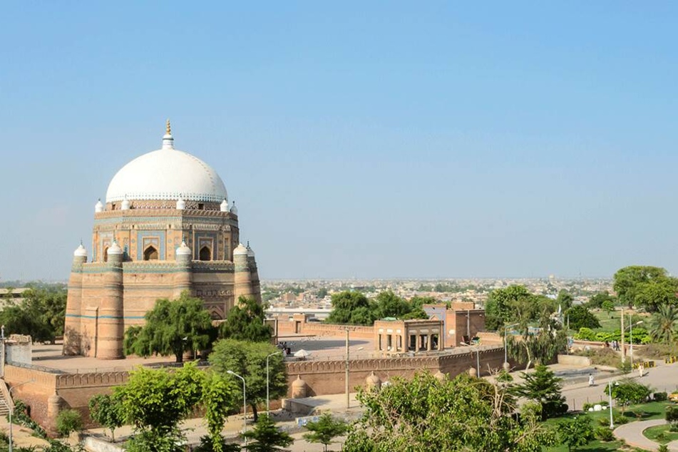Ein Blick zum Mausoleum von Multan, der siebtgrößten Stadt Pakistans.