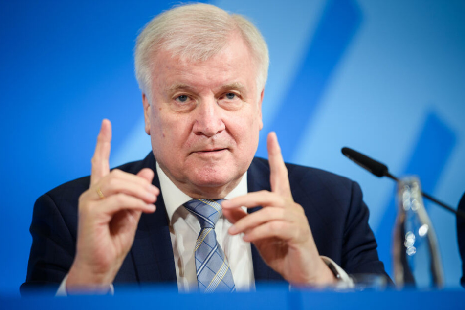 Der Berliner Mietendeckel verhindert aus Seehofers Sicht Investitionen in Bestandswohnungen und Neubauten.