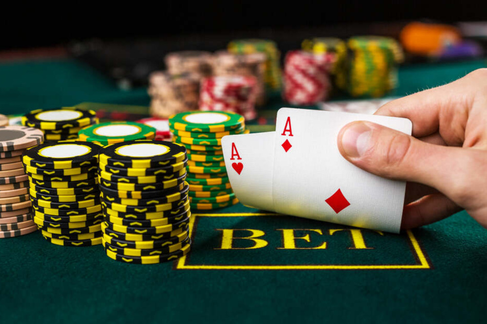 Die Polizei fand ein illegales Casino in der Kölner Wohnung.