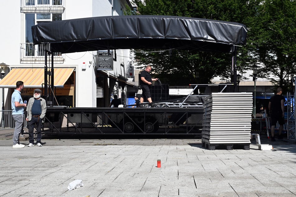 Während die Spurensuche nach dem Terror-Anschlag in Solingen weitergeht, ist vom Stadtfest fast nichts mehr zu sehen.