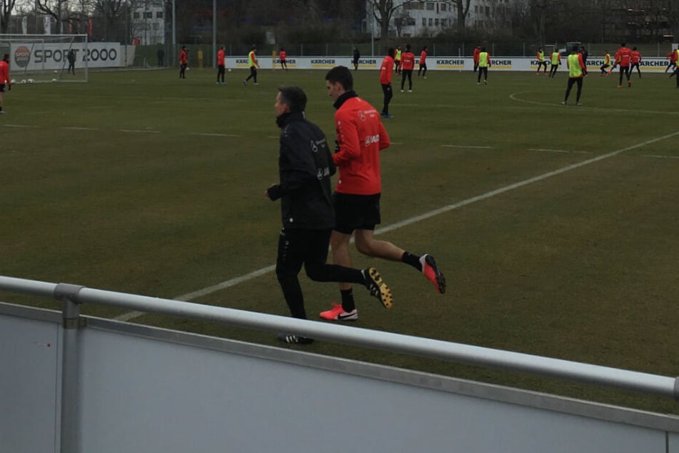 Marcin Kaminski dreht abseits des Mannschaftstrainings seine Runden.
