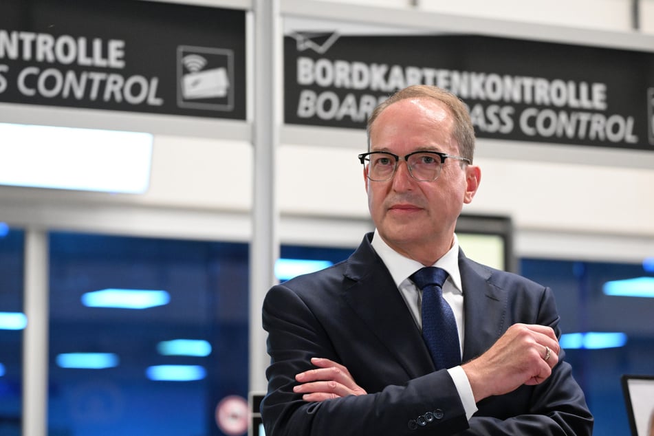 Bundesinnenminister Alexander Dobrindt (56, CSU) stockt die Anti-Drohnen-Einheit der Bundespolizei auf.