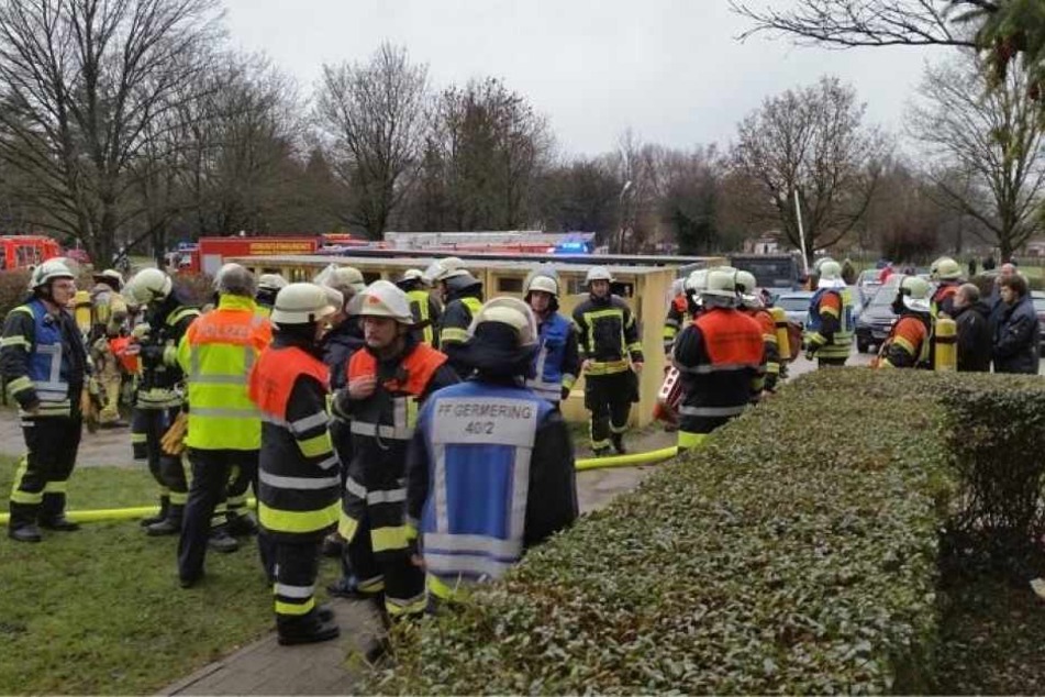 Neben der freiwilligen Feuerwehr Puchheim-Bahnhof waren auch die Einsatzkräfte der Wachen in Puchheim, Eichenau, Germering und Fürstenfeldbruck beteiligt.