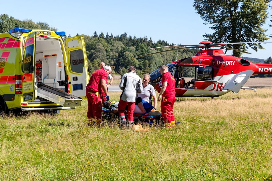 Wenn am Boden kein Notarzt schnell verfügbar ist, fliegt er wie hier nach einem Quad-Unfall im Hohwald bei Neustadt mit dem Hubschrauber ein.