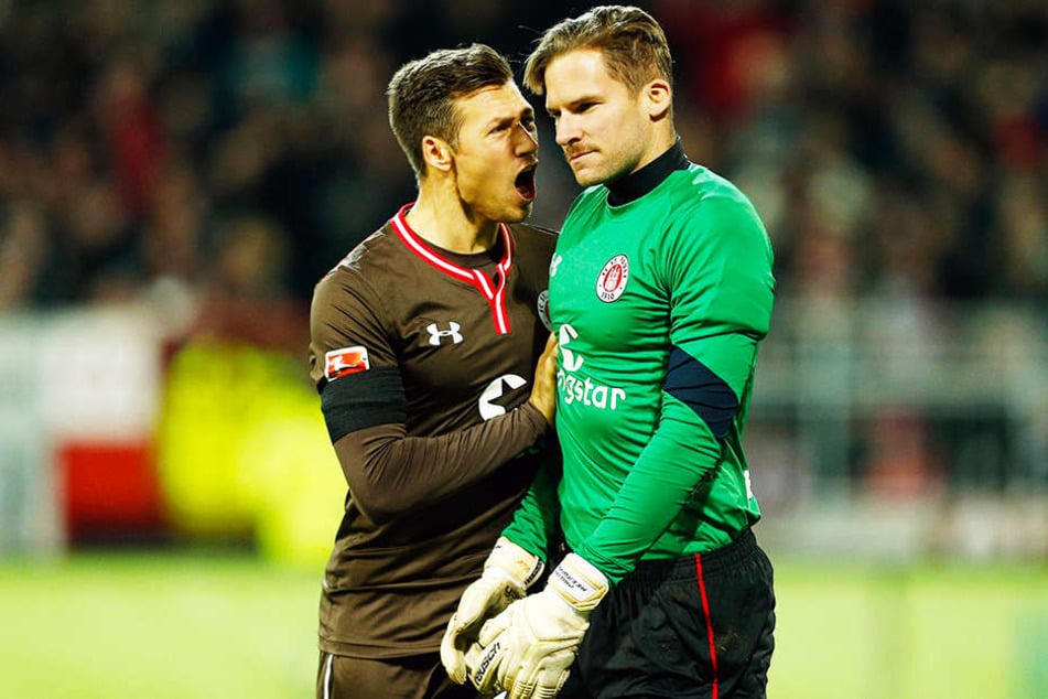 Sören Gonther (l.) zu seiner Zeit beim FC St. Pauli mit Torwart Philipp Heerwagen. Gonther spielt jetzt in Dresden, Heerwagen in Ingolstadt. Sonntag treffen sich die beiden Kumpels auf dem Rasen des Rudolf-Harbig-Stadions wieder.