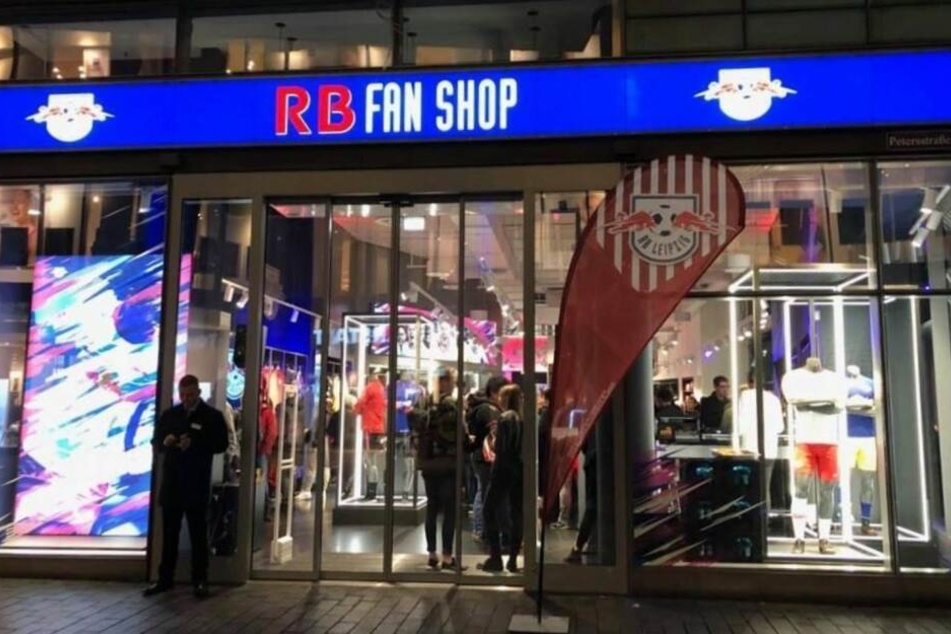 Hier wird die Autogrammstunde stattfinden: Der neue RB-Fanshop im Petersbogen.