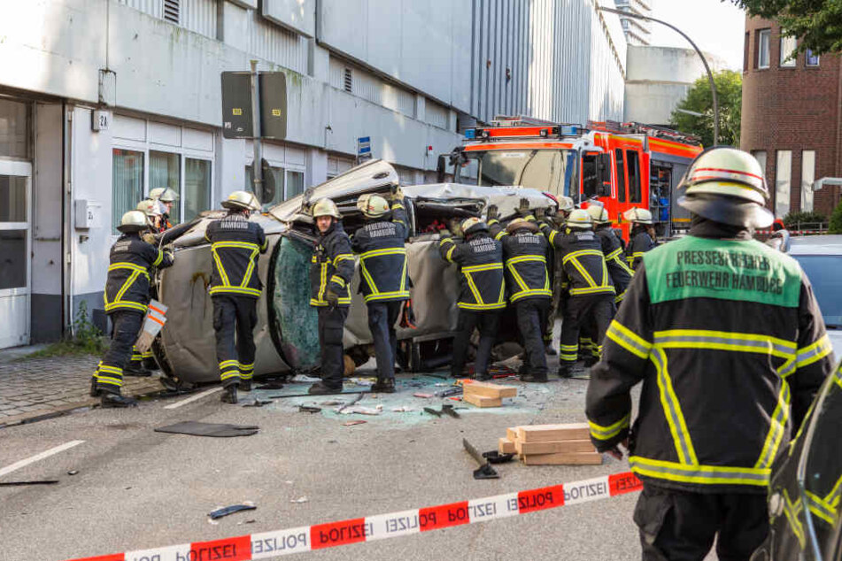 Mit Muskelkraft wurde das Auto umgedreht.