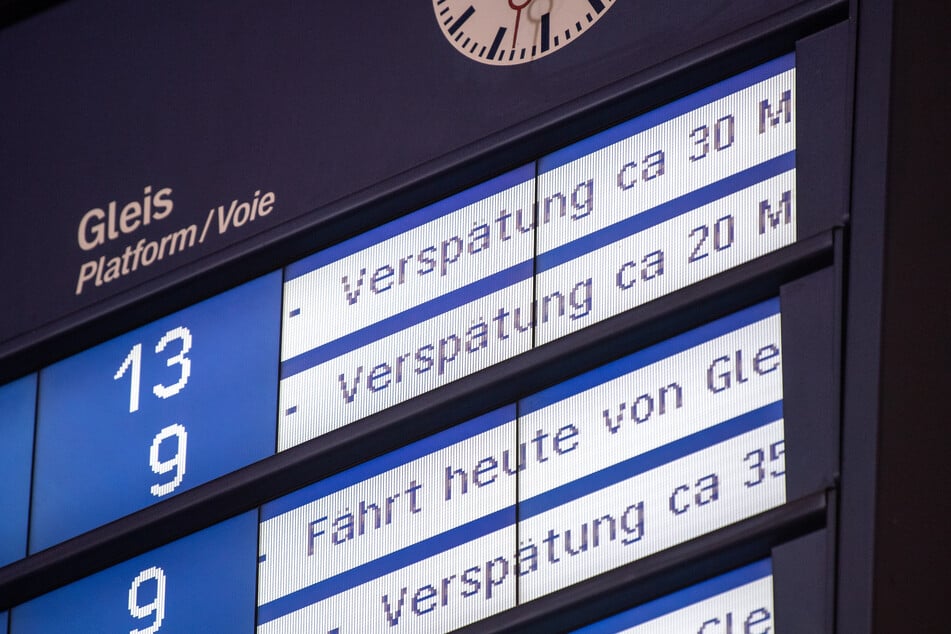 Aktuell können viele Züge der Deutschen Bahn ihren Fahrplan nicht einhalten. (Symbolbild)