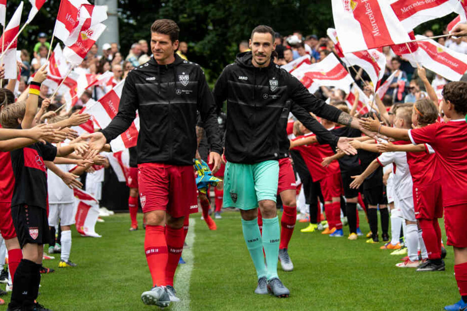 Mario Gomez (links) und Jens Grahl vor wenigen Tagen beim Trainingsauftakt in Stuttgart.