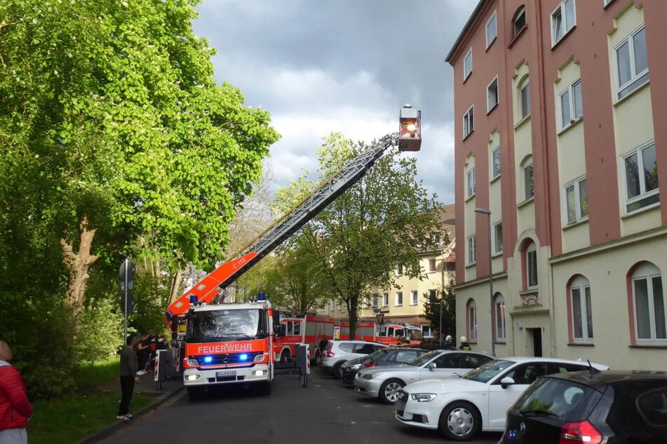 Im nordhessischen Kassel kam es am Donnerstag zu einem Brand in einem Mehrfamilienhaus. Die Kripo ist sich mittlerweile sicher, dass das Feuer mutwillig gelegt wurde.