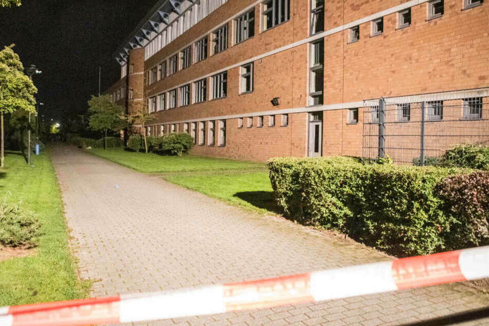Zeugen hatten Schüsse auf dem Gelände des Gymnasiums Allermöhe gehört.