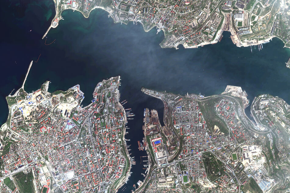 Die Satellitenaufnahme zeigt den Hafen von Sewastopol auf der russisch besetzten Halbinsel Krim.