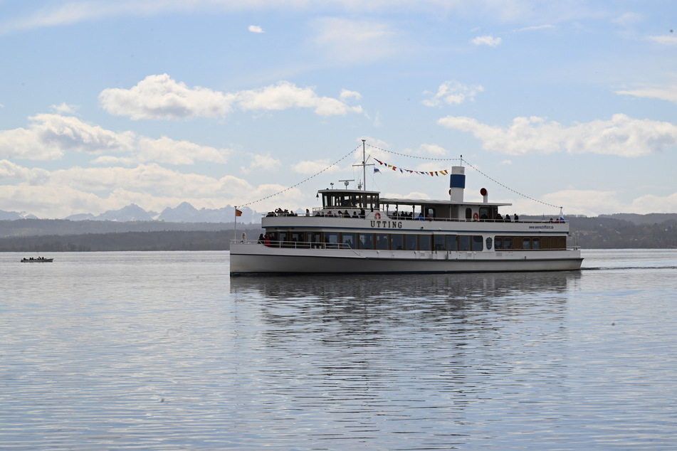 Auch über den Ammersee fahren Schüler mit einer Eins im Zeugnis kostenlos während der Ferien.