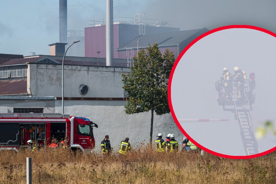 Großbrand mit giftigem Rauch: Einsatzkräfte noch gefordert, Katastrophenfall aufgehoben