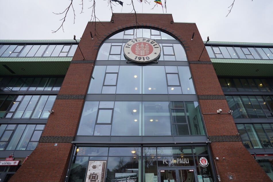 Der FC St. Pauli hat einen Tarifvertrag für einen Großteil seiner Mitarbeiter unterzeichnet.