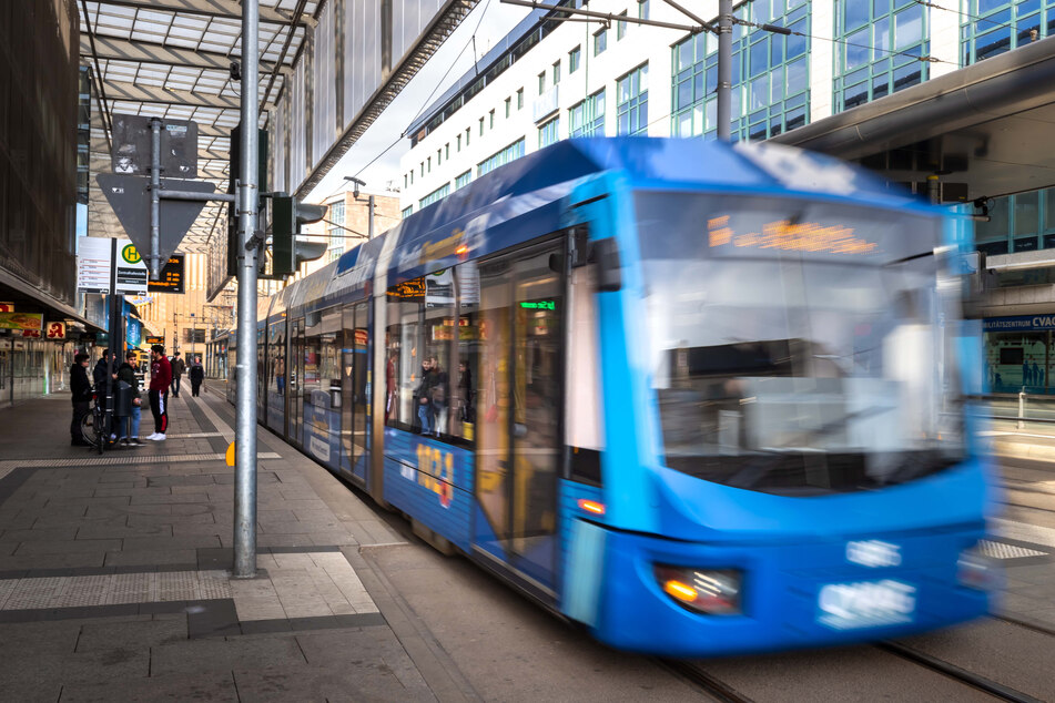 In den Straßenbahnen des CVAG werden die Haltestellen in einem leichten sächsischen Dialekt angekündigt. Foto: Uwe Meinhold
