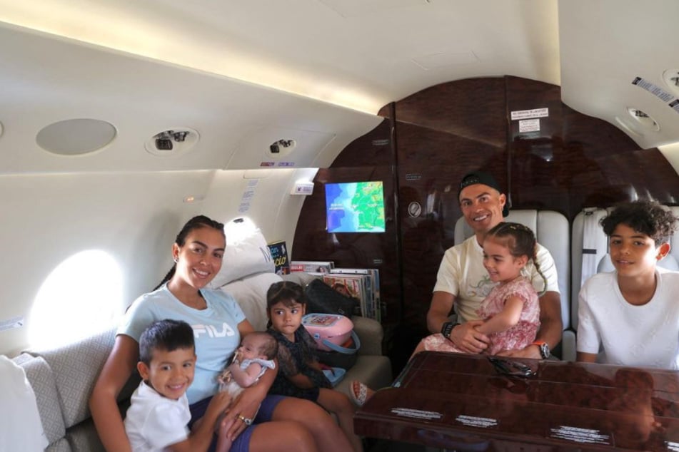 Neue Bilder der süßen Tochter! Frau von Cristiano Ronaldo teilt Familien-Fotos