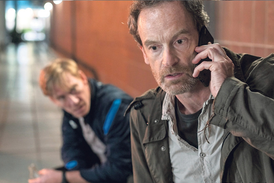 Kommissar Peter Faber (Jörg Hartmann, 51) erlebt einen feuchtfröhlichen Abend mit dem Obdachlosen Thomas Janowski (Jürg Plüss, 48), doch dann erhält er einen schockierenden Anruf.