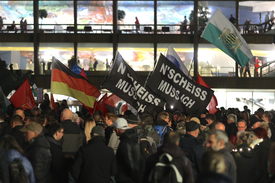 Tausende Demonstranten in Ostdeutschland