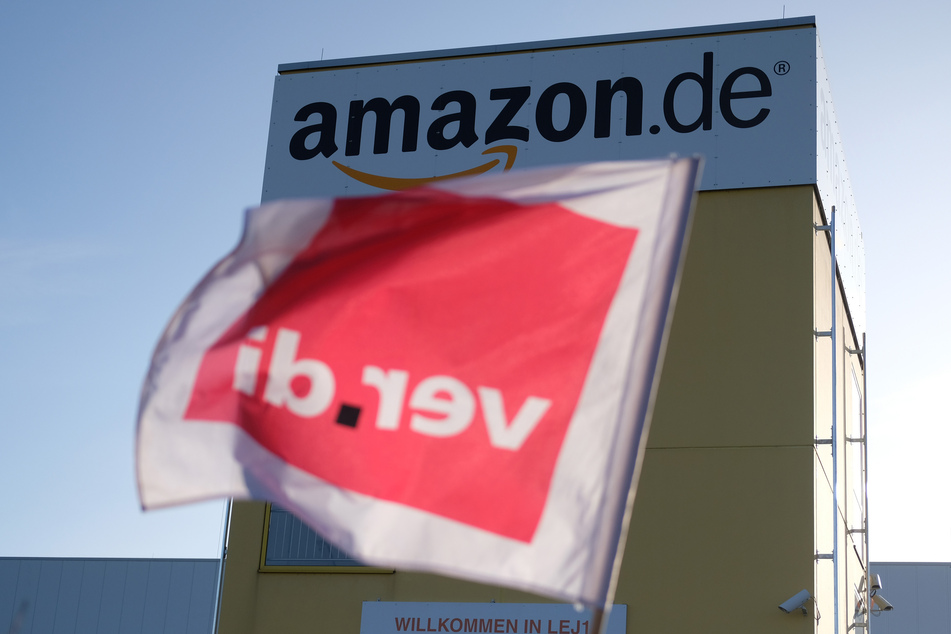 Seit der Mittwochs-Nachtschicht streiken Amazon-Mitarbeiter am Standort in Bad Hersfeld (Symbolfoto).